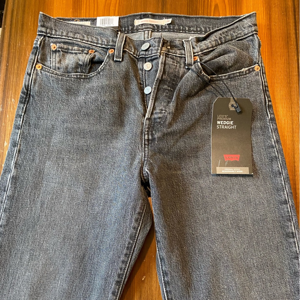 Levi’s Wedgie Straight Jeans- Washed black